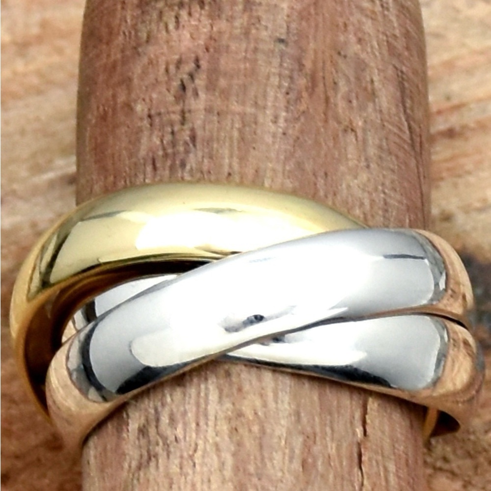 Elegant Gold and Silver Interlocking Rings